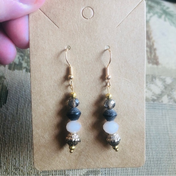 Handcrafted elegant crystal rhondelle dangle earrings - Picture 2 of 4